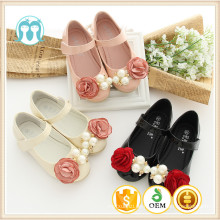 One Piece Mädchen Schuhe für USA Größe 1-13 Baby Mädchen Schuhe mit rosa Blumen und Perlen schwarz / pink / cremefarbenen Step-in-Schuhe